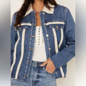 Idyllwind Miranda Lambert Women's‎ Medium Wash Sherpa-Lined Button Denim Jacket